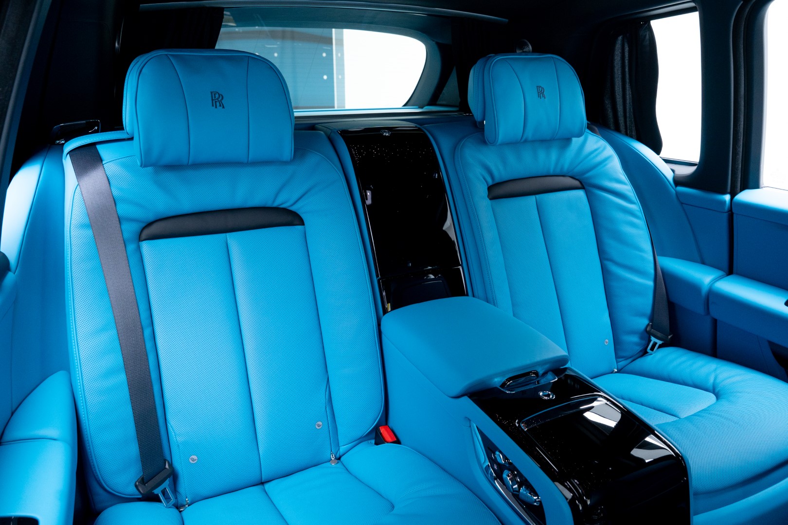 2025 ROLLS ROYCE CULLINAN | GCC | SANCTUARY SEATS | BESPOKE SOUND SYSTEM | CURTAINS